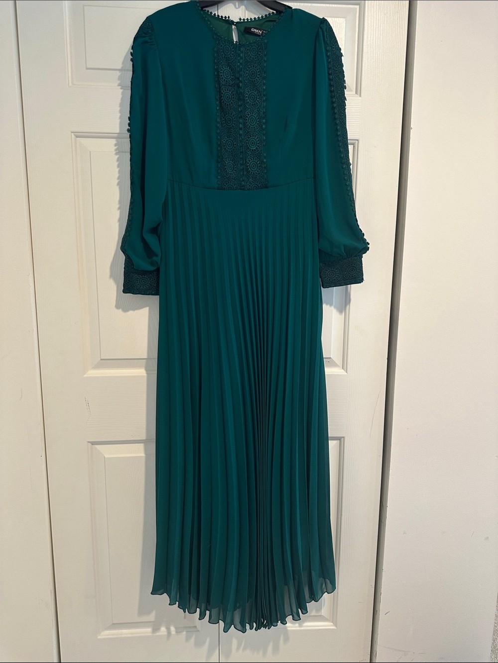 Elegant Teal Pleated Midi Dress with Lace Trim